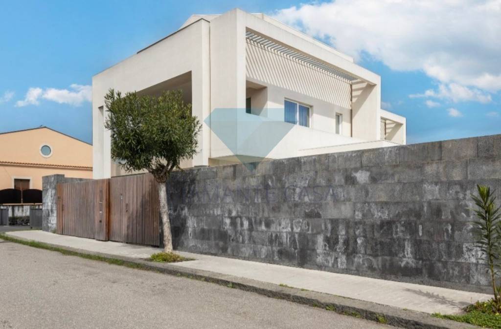 appartamento in vendita ad Acireale in zona Santa Tecla