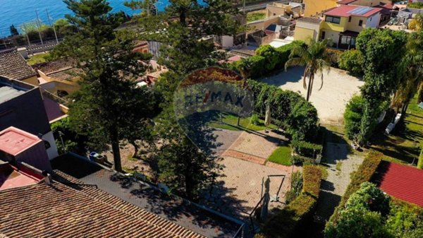 casa indipendente in vendita ad Acireale in zona Centro Storico