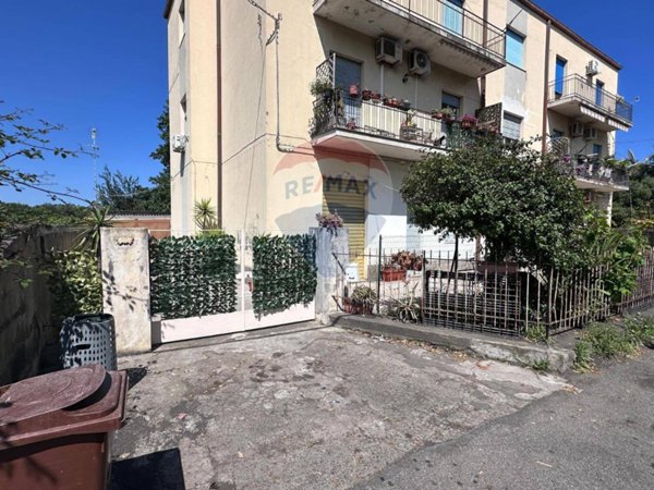 appartamento in vendita ad Acireale in zona Stazzo