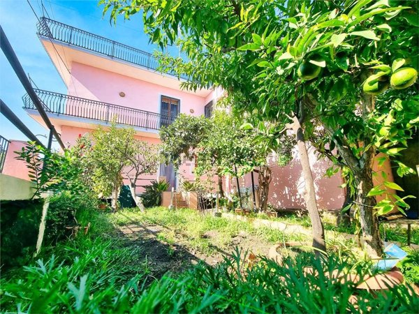 casa indipendente in vendita ad Acireale