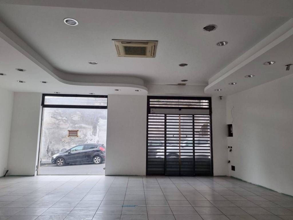 negozio in vendita ad Acireale in zona Centro Storico