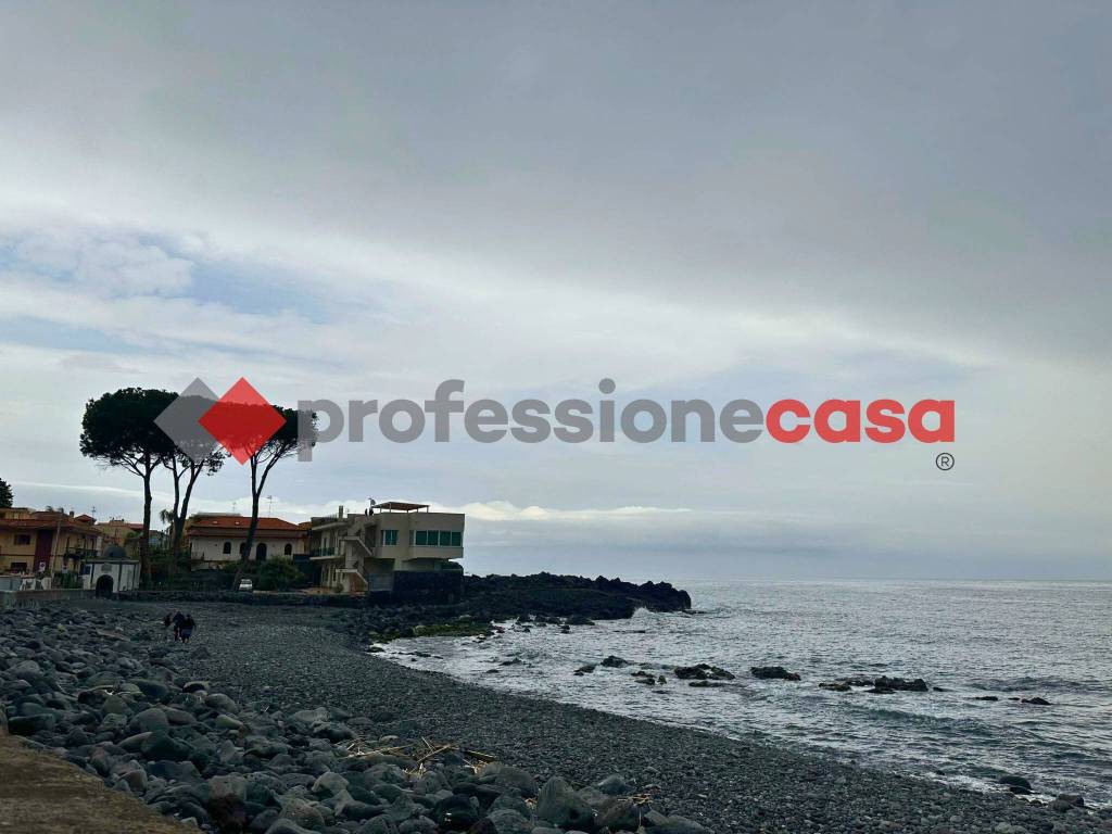 appartamento in vendita ad Acireale in zona Santa Tecla