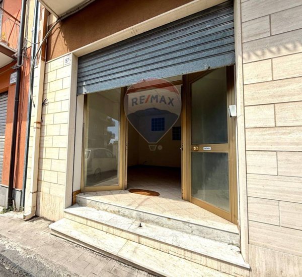 locale commerciale in vendita ad Acireale