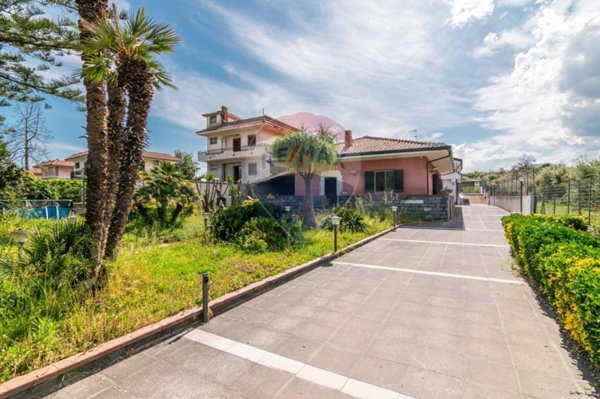 casa indipendente in vendita ad Acireale in zona Pennisi