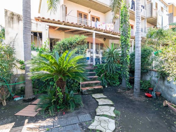 casa indipendente in vendita ad Acireale in zona Aci Platani