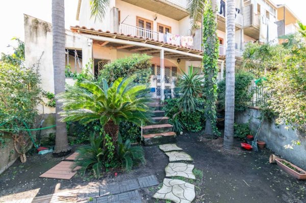 casa indipendente in vendita ad Acireale in zona Santa Caterina