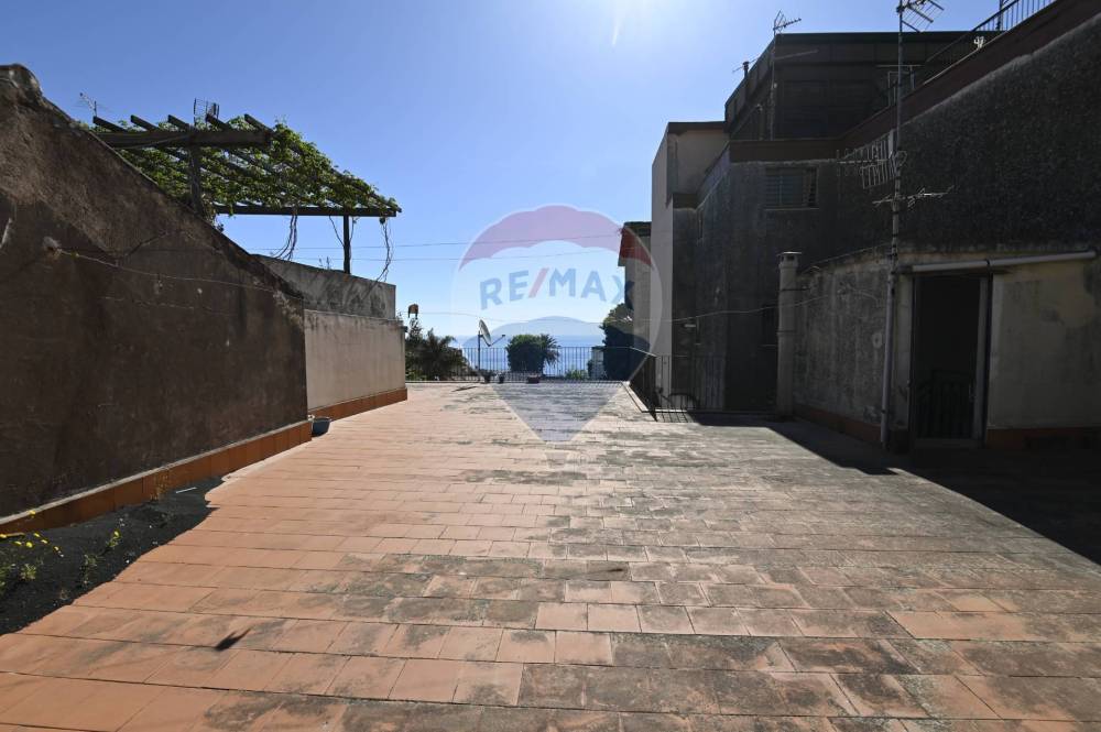 casa indipendente in vendita ad Acireale in zona Centro Storico