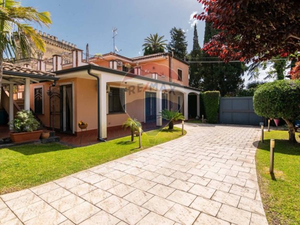 casa indipendente in vendita ad Acireale in zona San Giovanni