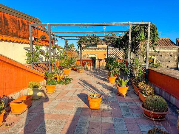 casa indipendente in vendita ad Acireale in zona Pozzillo