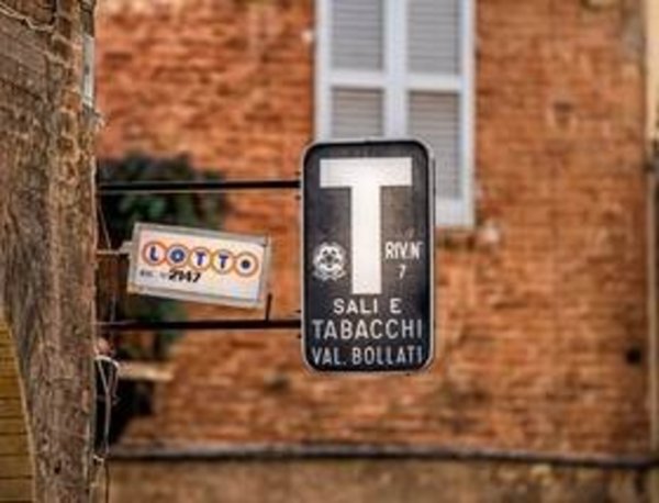 negozio in vendita ad Acireale