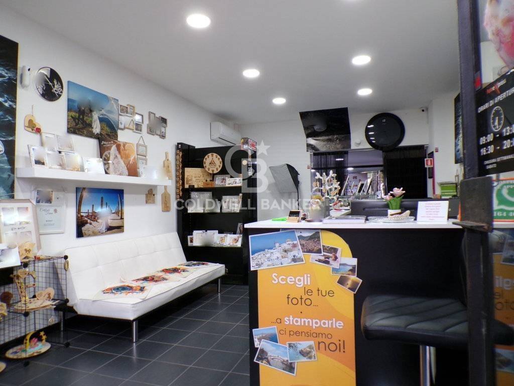 negozio in vendita ad Acireale in zona San Cosmo
