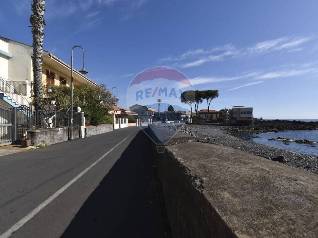 appartamento in vendita ad Acireale in zona Santa Tecla
