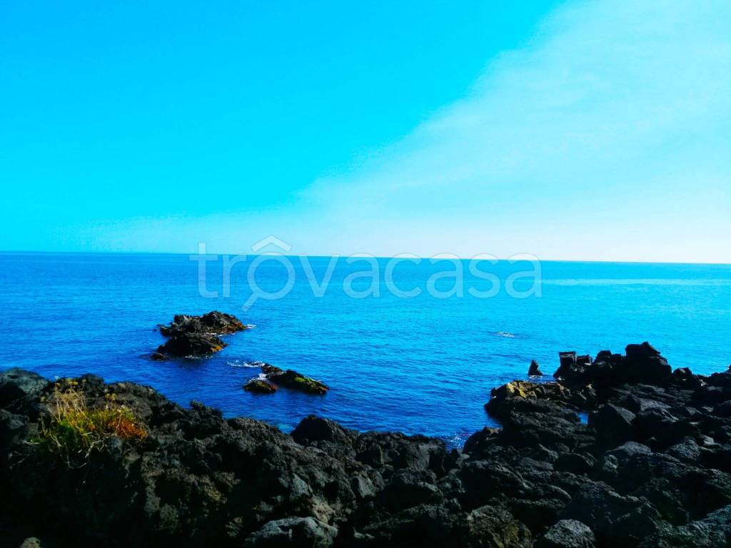 appartamento in vendita ad Acireale in zona Stazzo