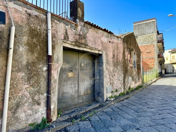 casa indipendente in vendita ad Acireale in zona Centro Storico