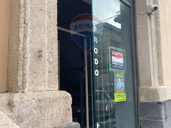 negozio in vendita ad Acireale in zona Centro Storico
