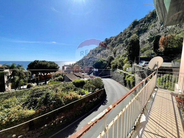 appartamento in vendita ad Acireale in zona Santa Maria la Scala