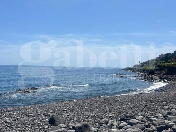 appartamento in vendita ad Acireale in zona Santa Tecla