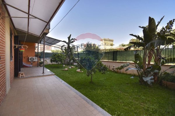 appartamento in vendita ad Acireale in zona Aci Platani