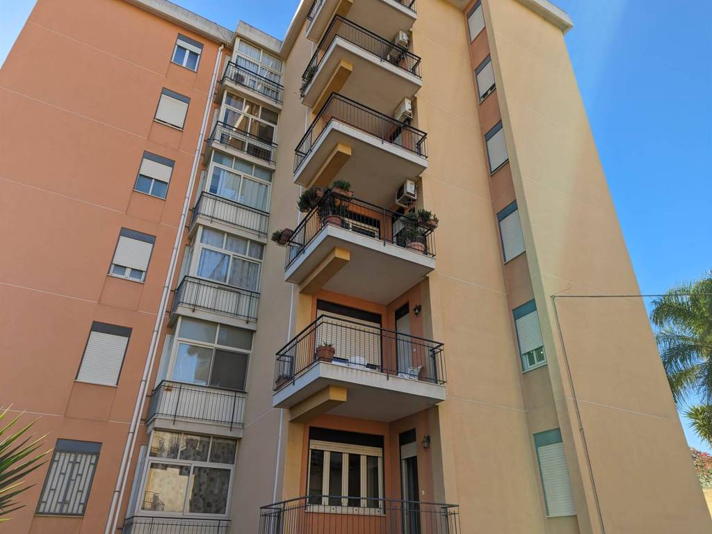 appartamento in vendita ad Acireale in zona Aci Platani