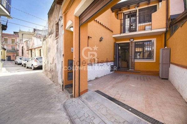 casa indipendente in vendita ad Acireale in zona Centro Storico
