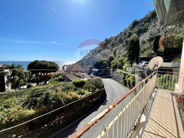 appartamento in vendita ad Acireale in zona Santa Maria la Scala