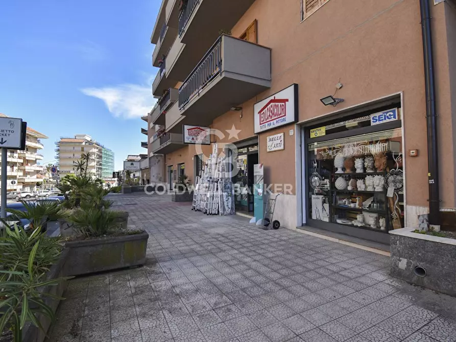 negozio in vendita ad Acireale in zona San Cosmo