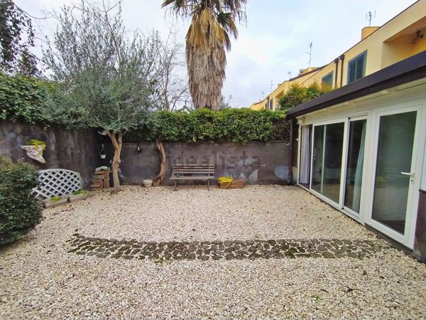 casa indipendente in vendita ad Acireale