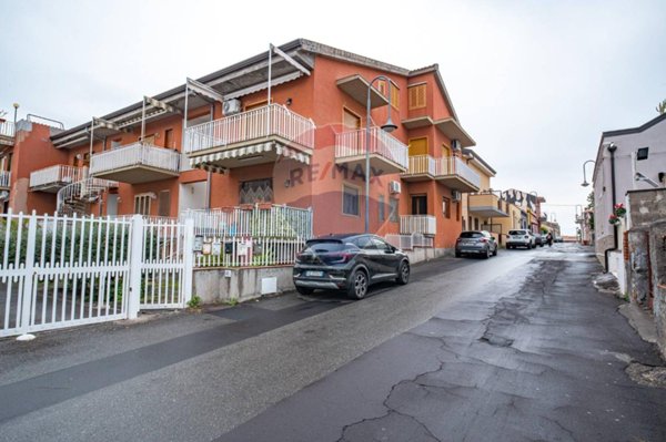 appartamento in vendita ad Acireale in zona Stazzo
