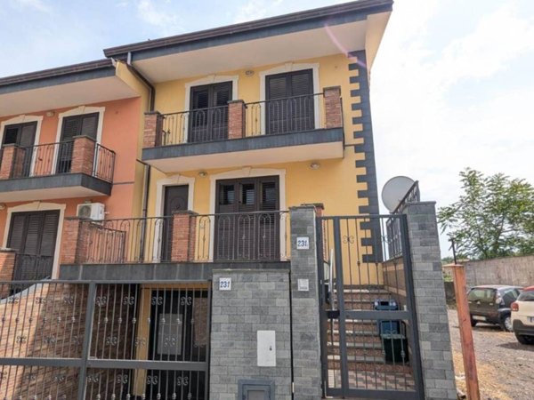 casa indipendente in vendita ad Acireale in zona Pennisi