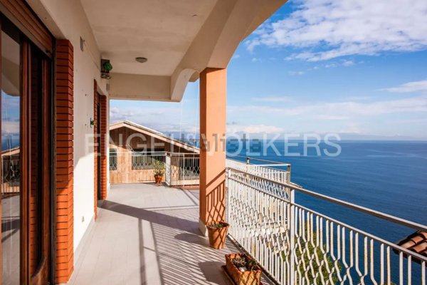 appartamento in vendita ad Acireale in zona Santa Tecla