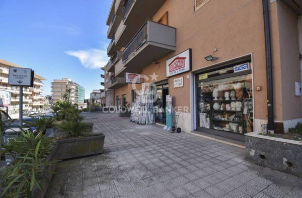 negozio in vendita ad Acireale