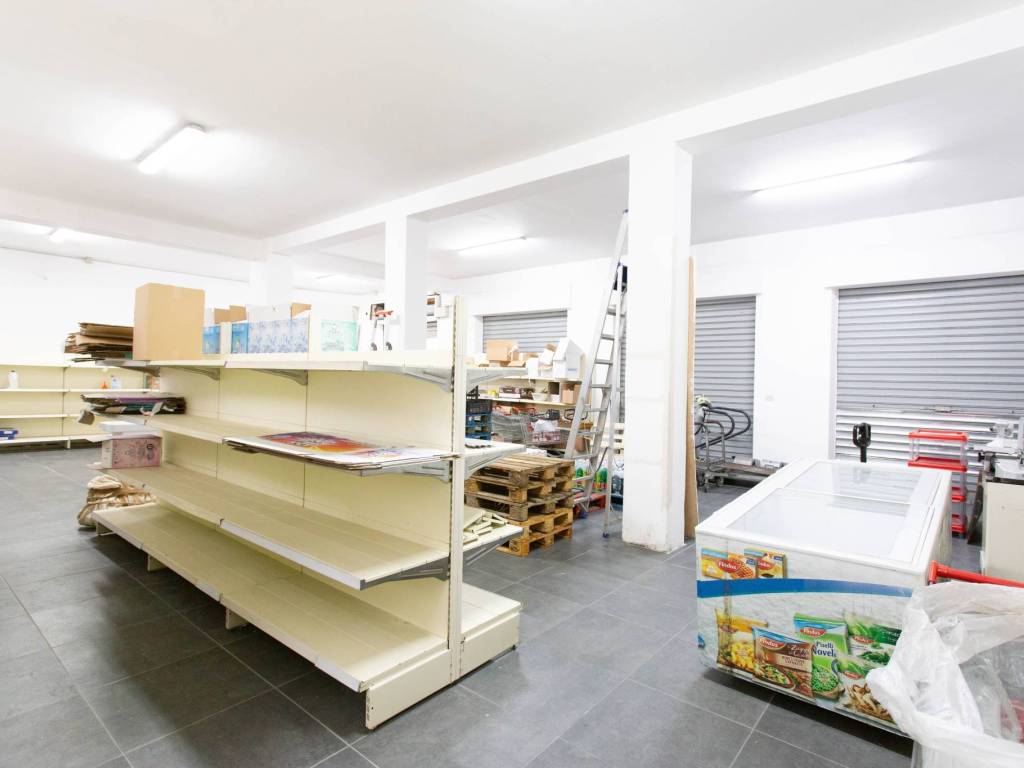 negozio in vendita ad Acireale in zona San Giovanni