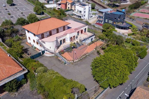 villa in vendita ad Acireale in zona Capo Mulini