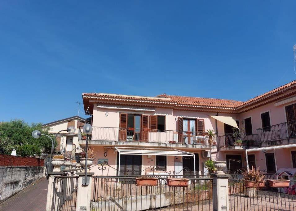 appartamento in vendita ad Acireale in zona Stazzo