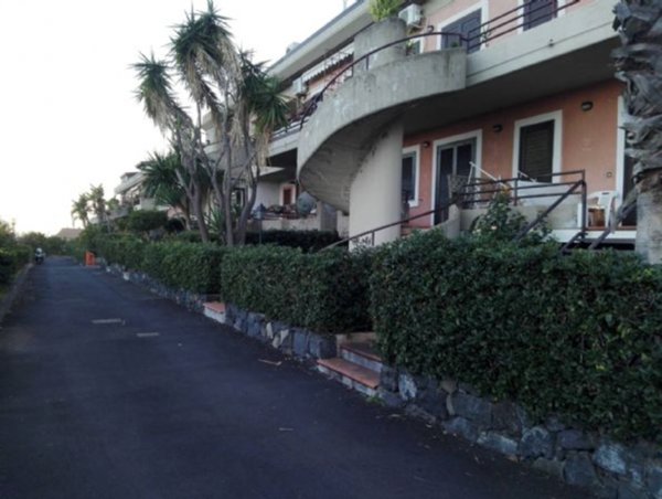 appartamento in vendita ad Acireale in zona Capo Mulini