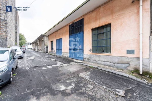 locale di sgombero in vendita ad Acireale