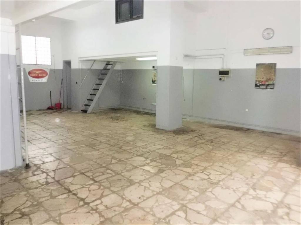 negozio in vendita ad Acireale in zona San Giovanni