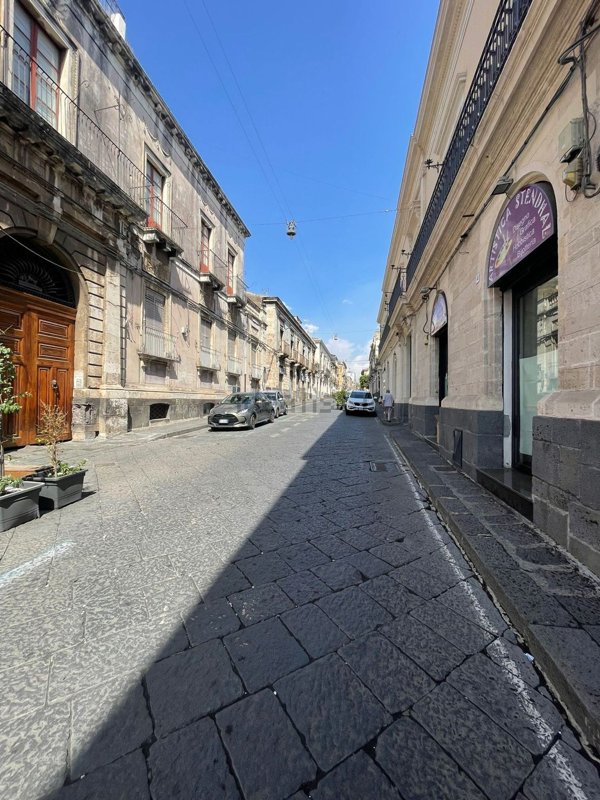 negozio in vendita ad Acireale in zona Centro Storico