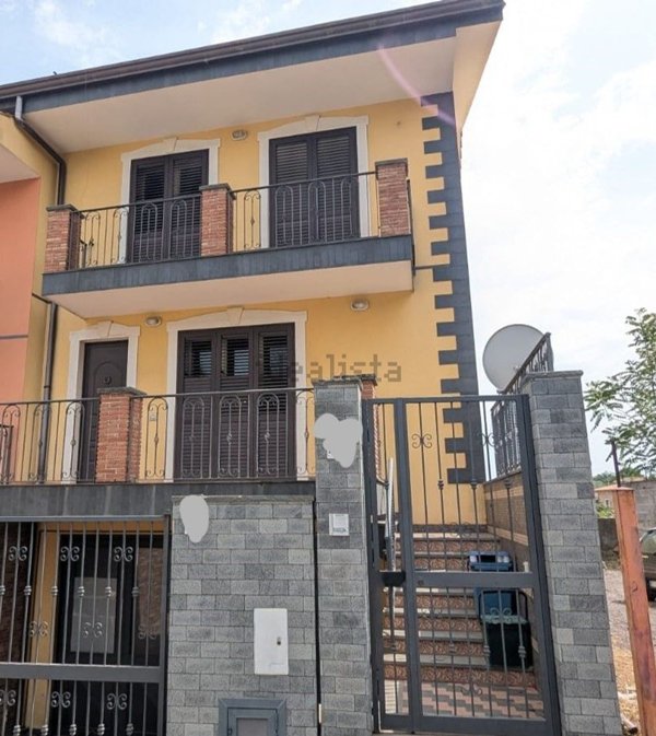 casa indipendente in vendita ad Acireale in zona Pennisi