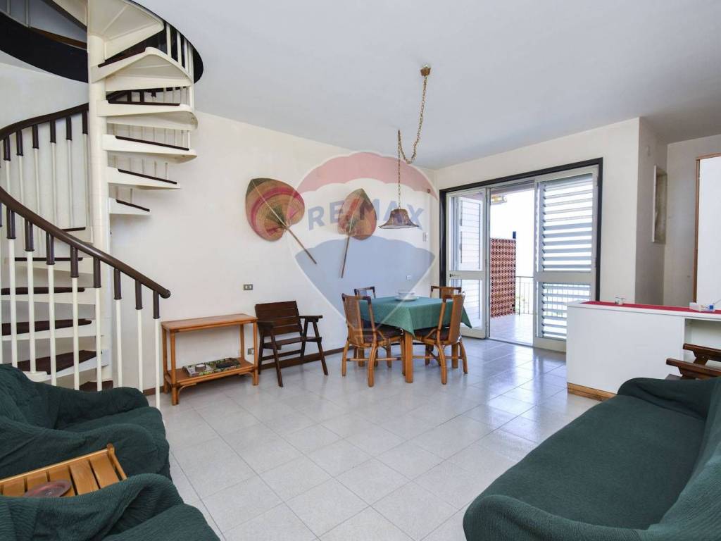 appartamento in vendita ad Acireale in zona Pozzillo