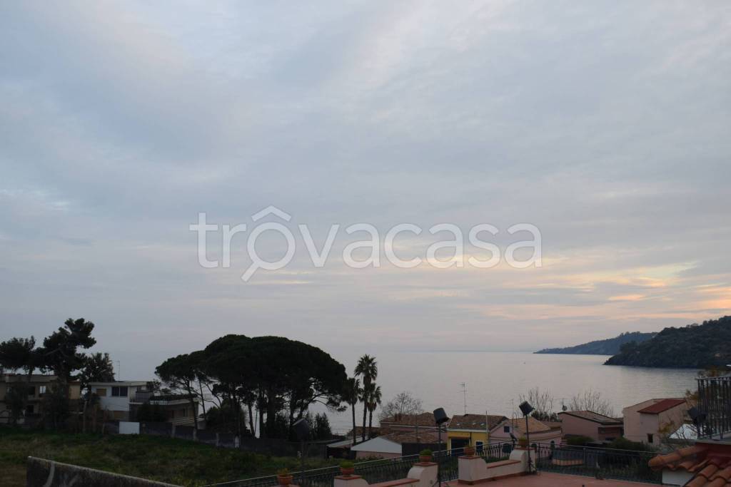casa indipendente in vendita ad Acireale in zona Santa Tecla