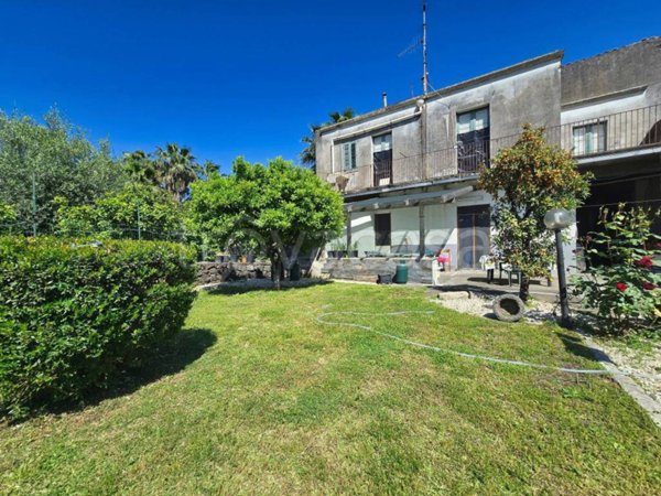 casa indipendente in vendita ad Acireale