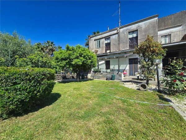 casa indipendente in vendita ad Acireale