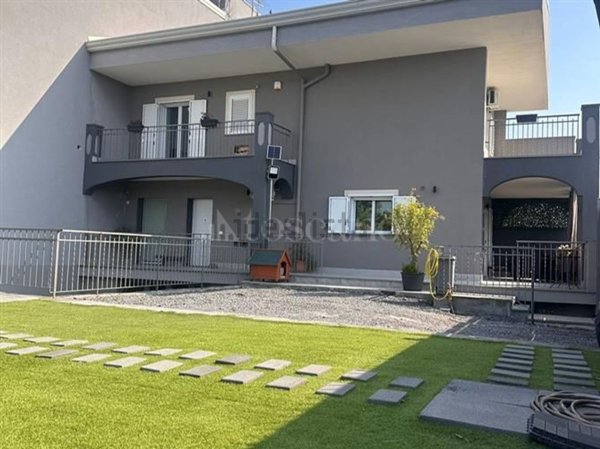 casa indipendente in vendita ad Acireale in zona Pennisi