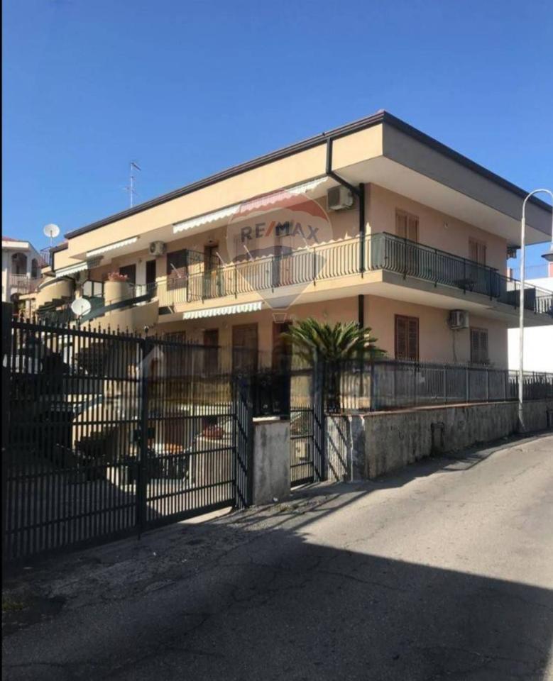 appartamento in vendita ad Acireale in zona Santa Tecla