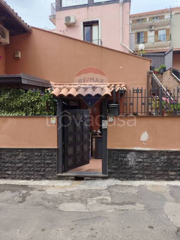 casa indipendente in vendita ad Acireale