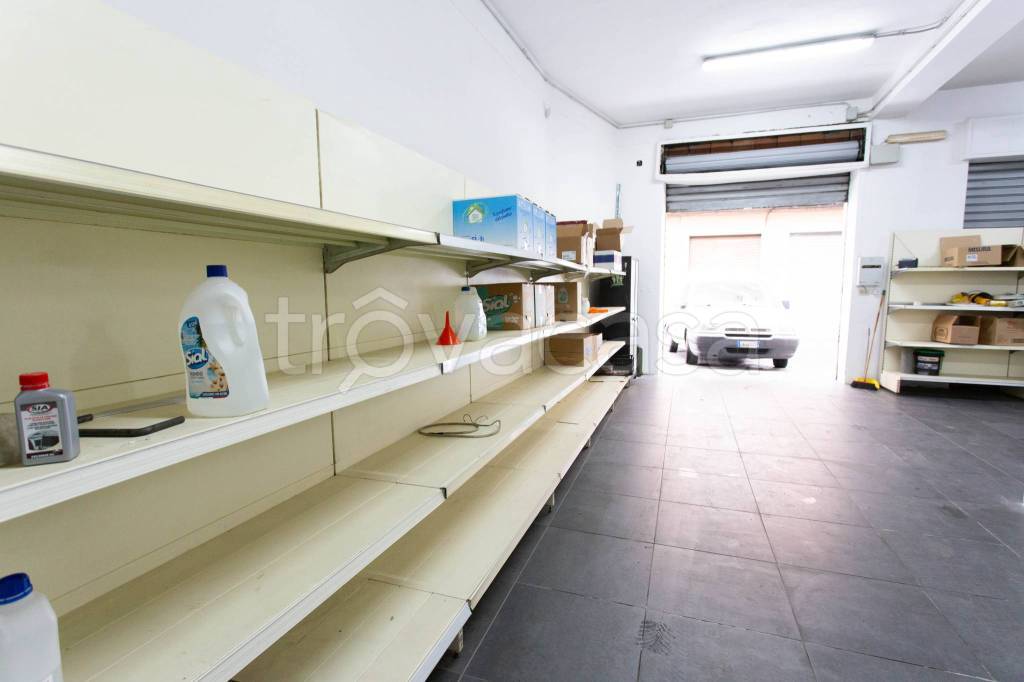 locale commerciale in vendita ad Acireale
