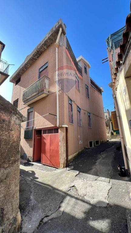 casa indipendente in vendita ad Acireale in zona Centro Storico