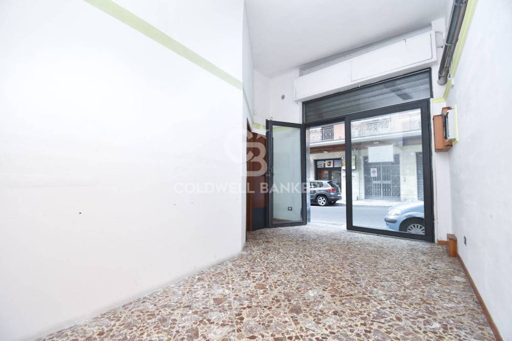 locale commerciale in vendita ad Acireale