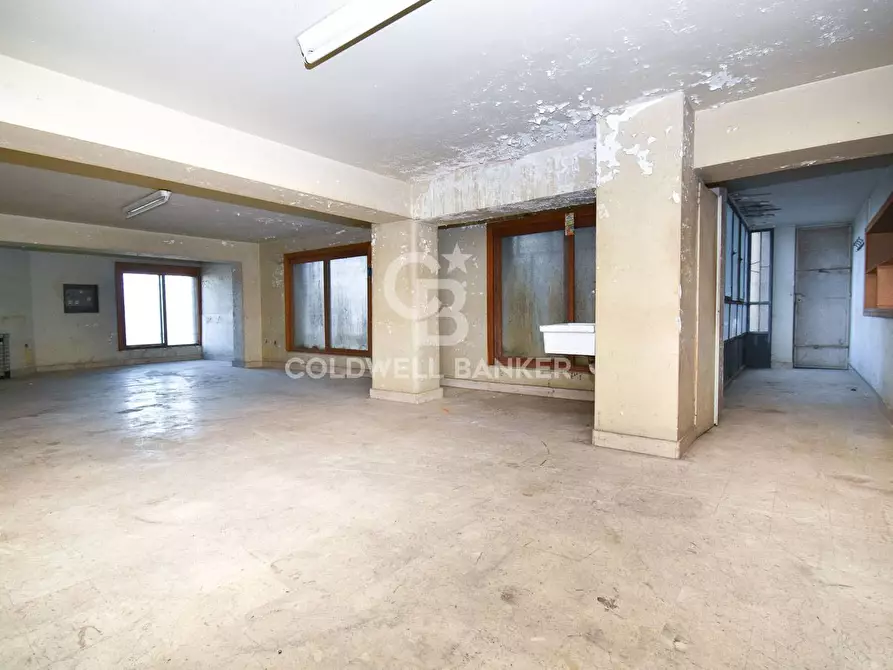 locale commerciale in vendita ad Acireale